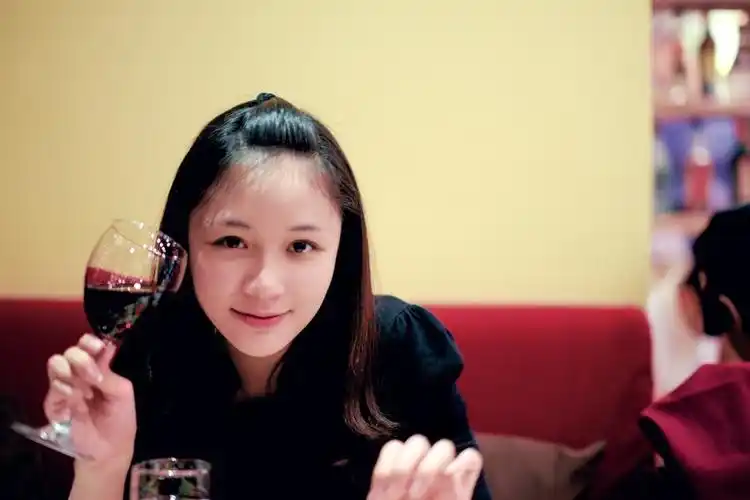 走红的体育女记者央视女神受追捧