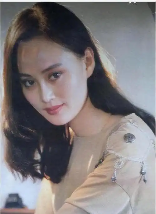 杨昆:交不起物业费别墅被拍卖,58岁无子女,带货直播讨生活|演员|婆婆