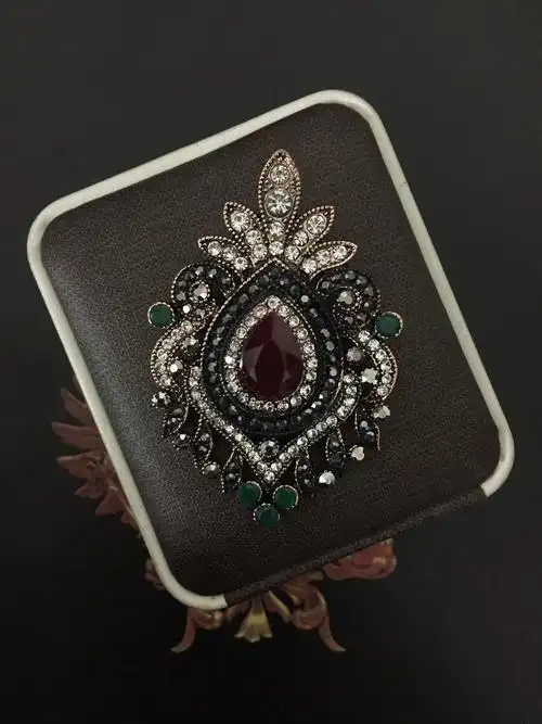 欧式欧洲复古宫廷女古金色红宝石胸针胸花别针胸针