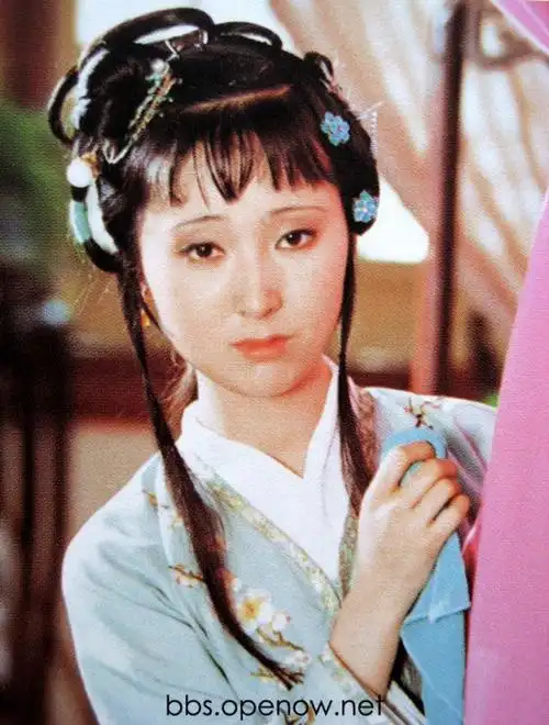 87版电视剧《红楼梦》剧照,陈晓旭饰演林黛玉.