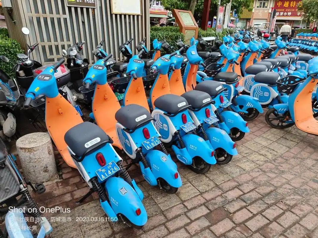 东兴的哈罗共享电单车也太好看了吧 在南宁去到东兴,发现这里的共享