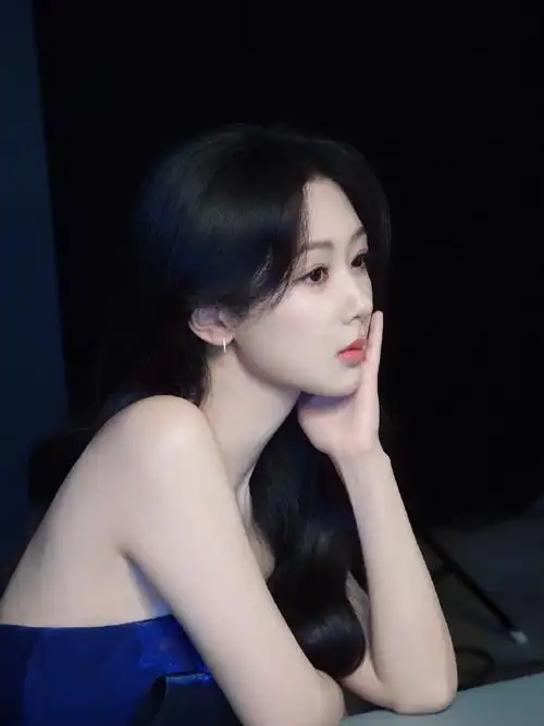 #杨紫 伊菲丹代言##杨紫怼脸拍状态#