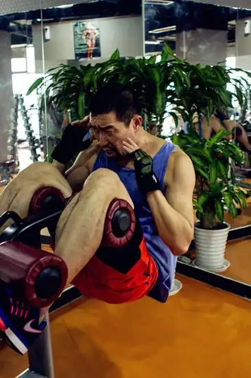 凶残绑匪王千源"狠虐"刘德华"辣"肉身材吸睛