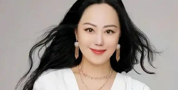 章小蕙搞垮两个亿万富翁后在新领域风生水起