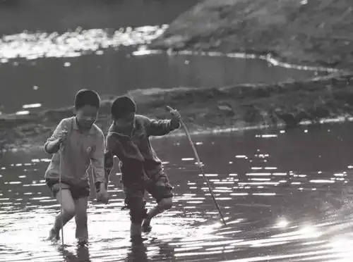 怀旧80后童年老照片,献给我们回不去的童年!