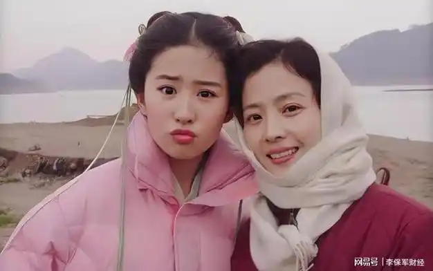 这位昔日的舞蹈家同样在女儿的星光道路上留下了独特的印记|刘亦菲