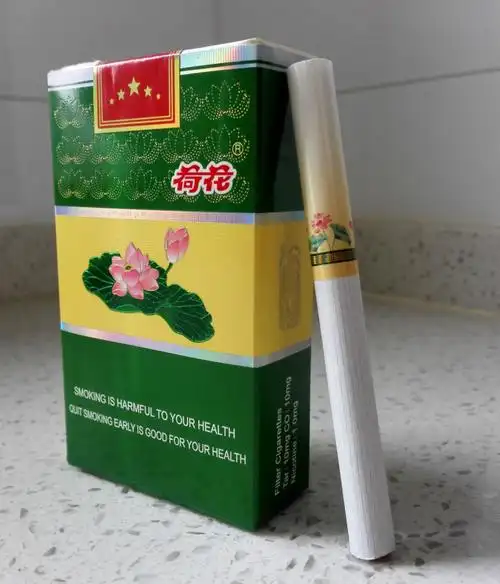 下图为目前荷花酒的两款重点产品,荷花酒的包装与荷花烟保持高度一致