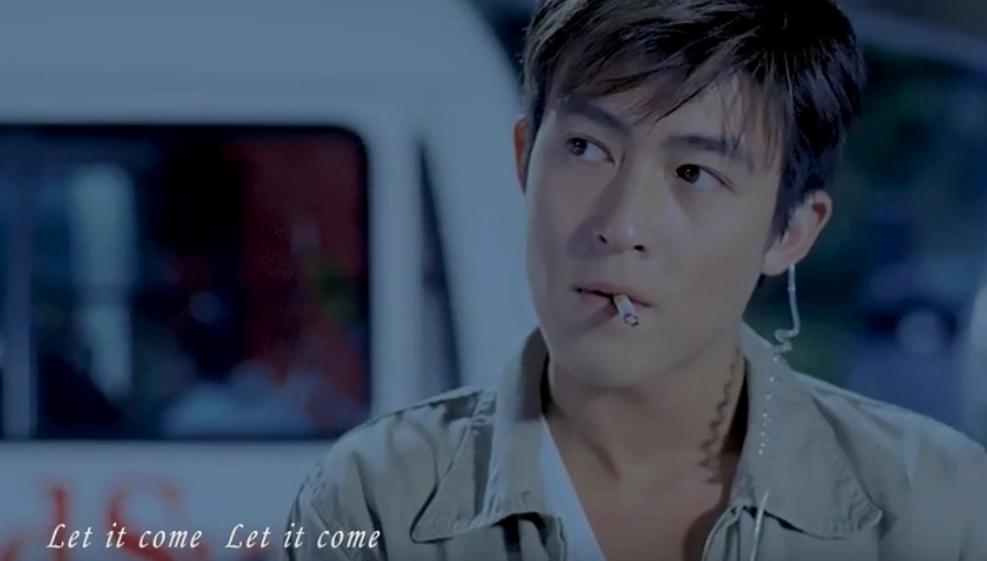 看到陈冠希年轻时抽烟的样子,才知道为何大家都喜欢他!