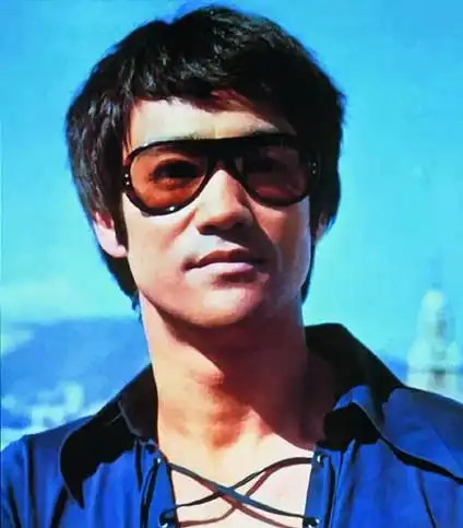 李小龙个人资料和图片_李小龙身高/体重/生日/年龄/星座_李小龙作品