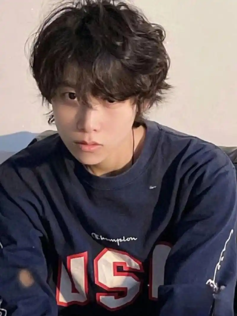 男生发型推荐/日系羊毛卷 少年感十足!