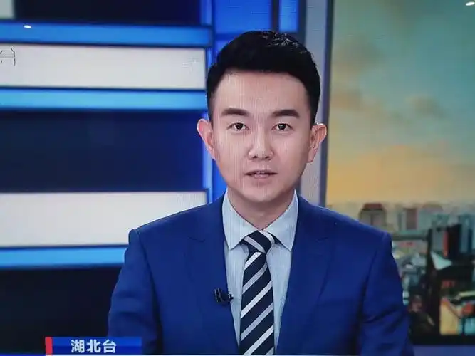 邢航上海电视台新闻综合频道的男主播
