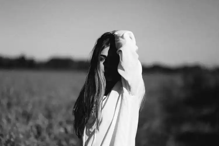 欧美风黑白女生,高清壁纸图片,欧美美女-回车桌面