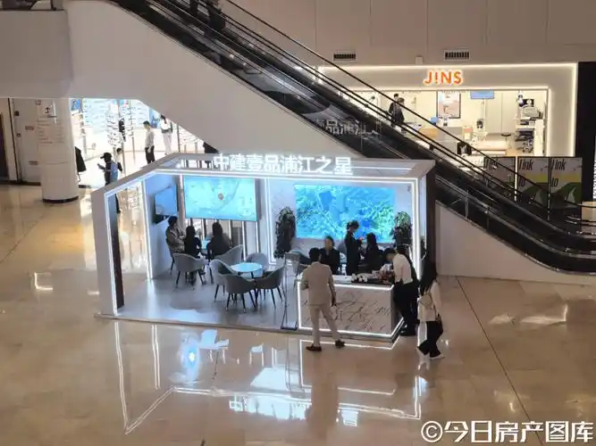 一家商场3盘打擂台_项目_浦东_展厅