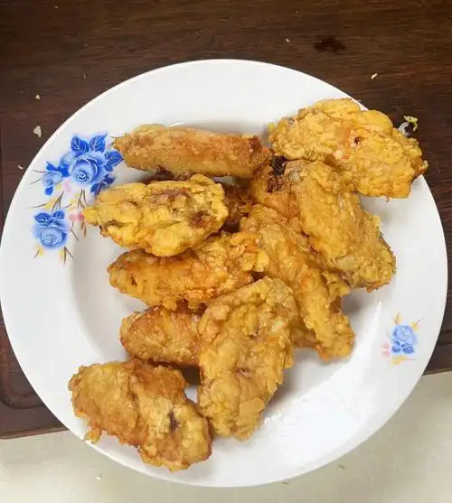 家常菜的制作方法,跟大家分享～炸鸡翅(可以用于鸡的各个部位)(1)鸡翅