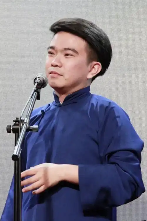 著名相声演员,清华大学传播学博士学位.