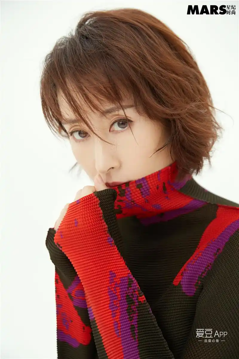 [消息]刘敏涛解锁初秋时尚大片 气质优雅尽显女神风范