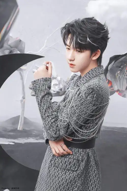 贺峻霖 十八长翎破青空