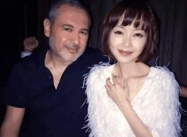 鲁豫与洋丈夫离婚,和初恋男友再婚后,如今过得怎样?