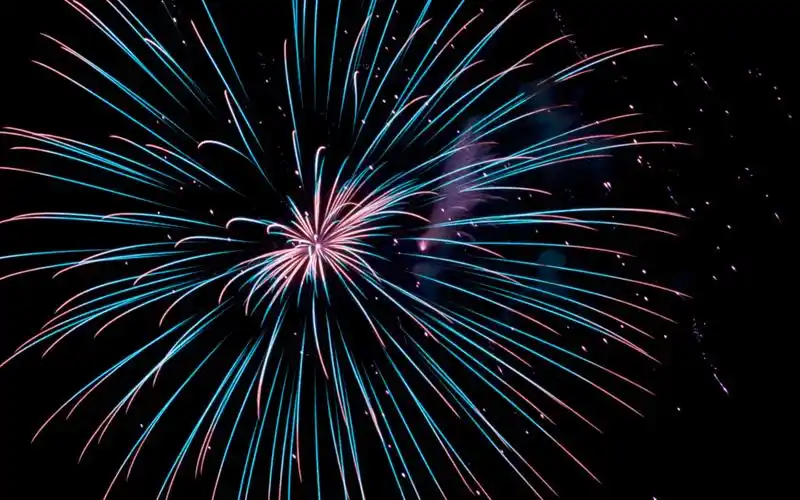 唯美绚丽的烟花美景图片桌面壁纸