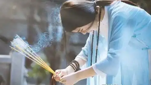 佛教女性到寺院拜佛这3条禁忌要注意