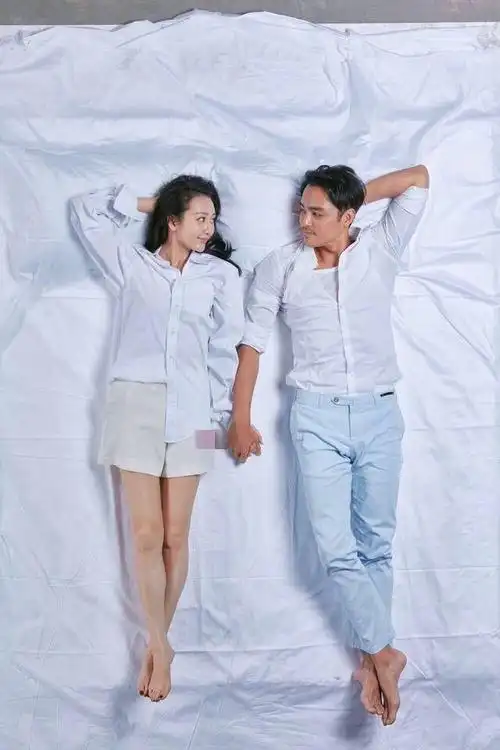 王鸥明道搞事情,手牵手四目而对,网友:般配