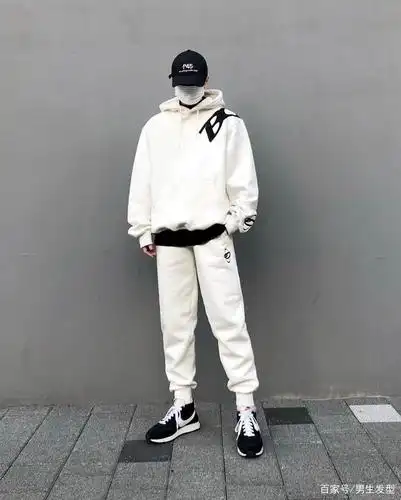 男生冬天穿"卫衣"才时髦!6套日常帅气搭配,轻松变身潮流达人