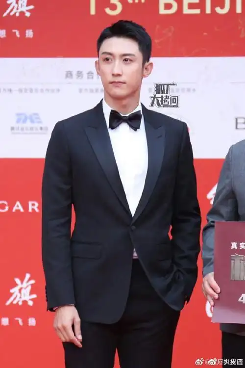 黄景瑜说坐飞机去的红毯##黄景瑜坐超级飞侠去红毯