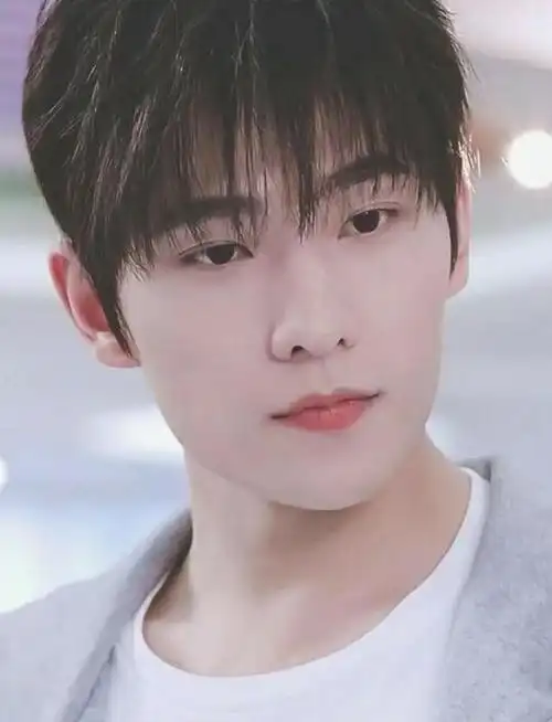 杨洋这颜值真实存在吗在这个看脸的时代特别是在娱乐圈