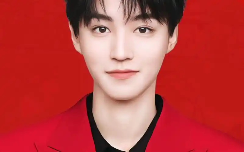 快来看王俊凯的帅照!