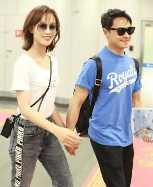 有种"整容"叫分手两年,蓝盈莹还是老样子,曹骏却越像易烊千玺_锻炼