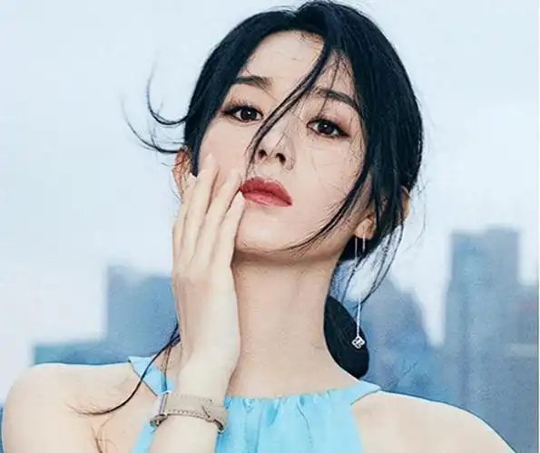 这一次被央视点名表扬的赵丽颖给娱乐圈狠狠上了一课