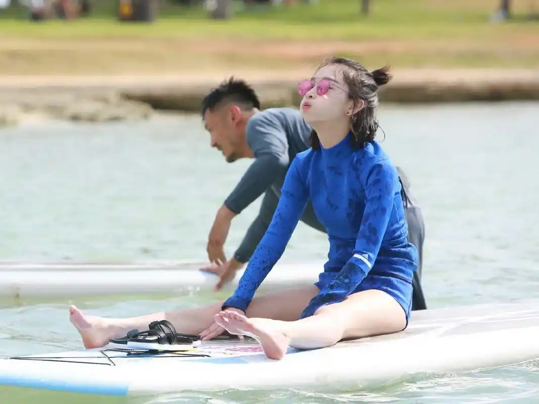 周冬雨  美腿玉足合集