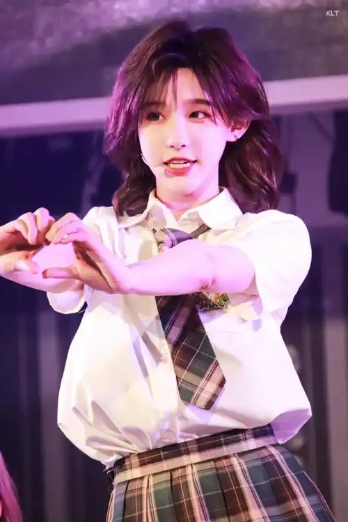 王晓佳超话97#人类瑰宝王天草#230108 季度mvp叉高校草@snh48