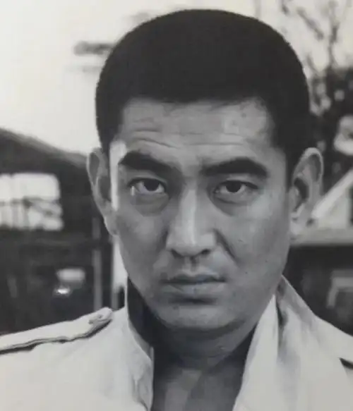 高仓健在中日之间架起心灵的桥梁电影传奇与文化交流的故事