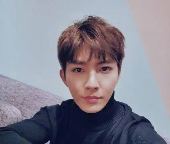 中年男团也撕逼?炎亚纶曝飞轮海私下不联系,其他三位_