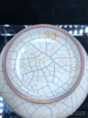 金丝铁线哥窑瓶