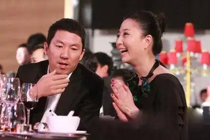 组图:殷桃老公首次正面曝光 逗爱妻夫妻秀甜蜜