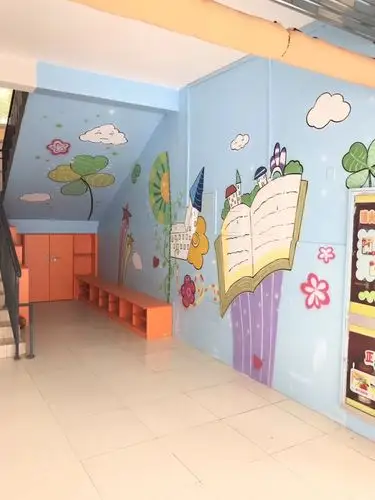 西安吉祥路小学楼梯间彩绘