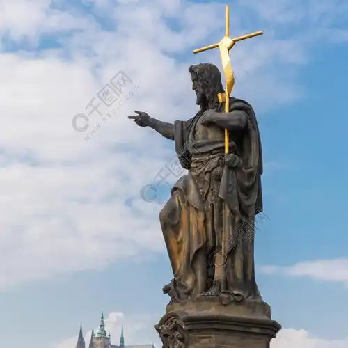 布拉格查理大桥上的耶稣基督雕像捷克共和国