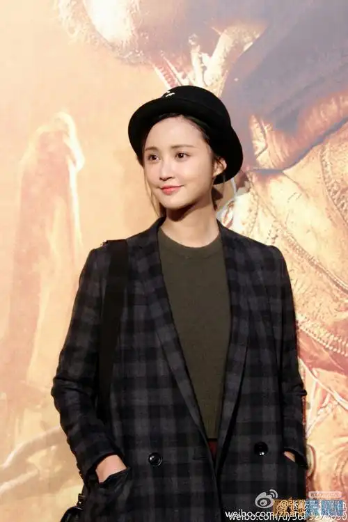 张歆艺知性写真