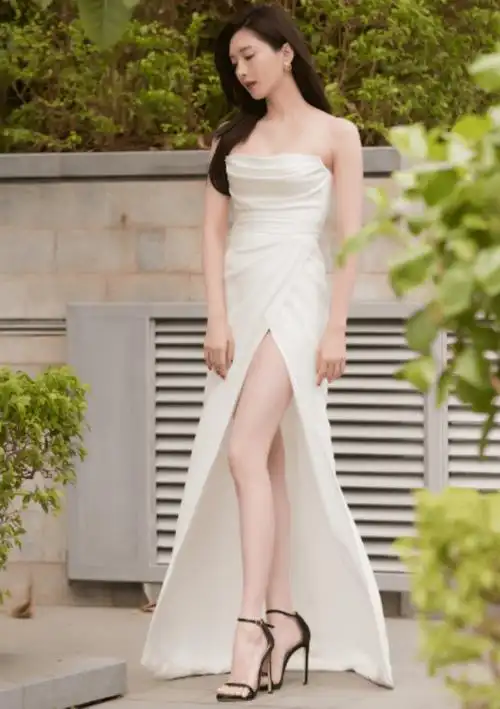 疏影的生图很在线,皮肤状态有一种妥妥女神的既视感_线条_白色_江疏影