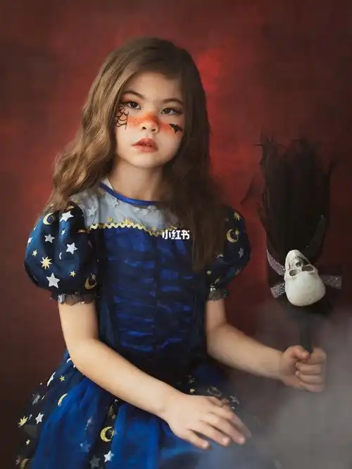 儿童摄影万圣节里的小女巫