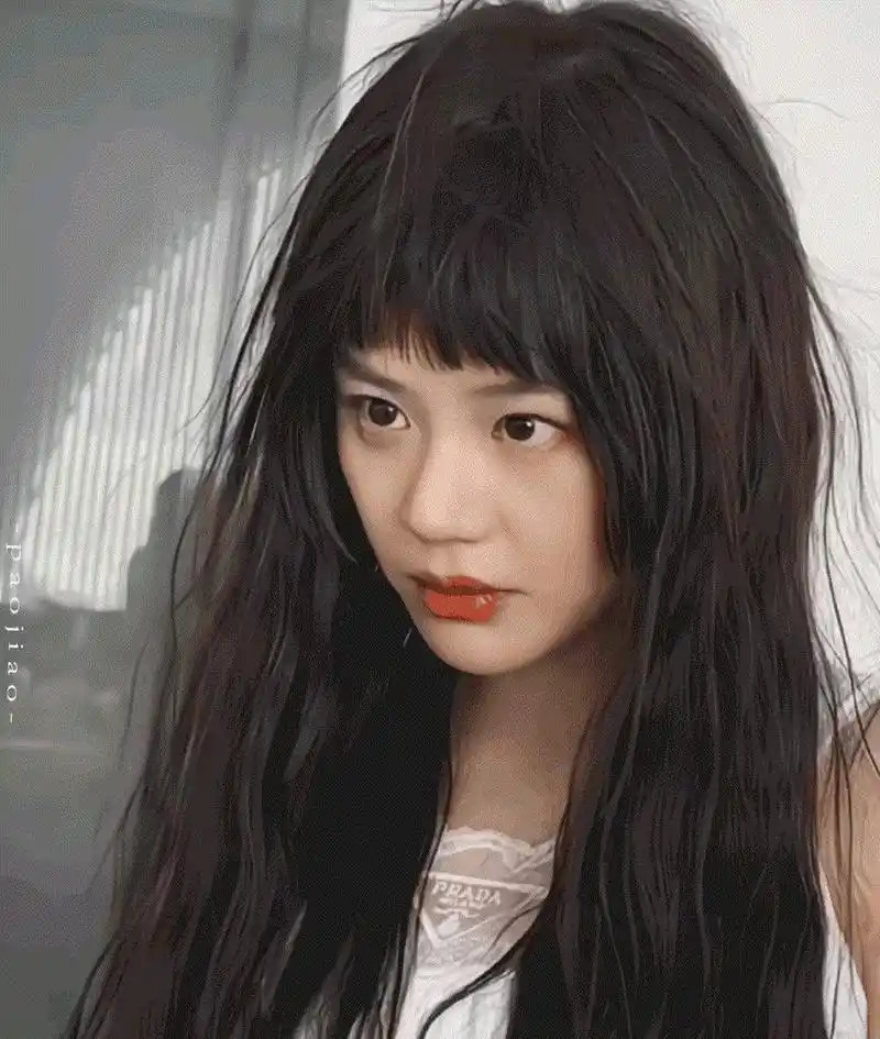 马思纯最近的抖音,梦回饶雪漫书模时期,她的五官太能打了,顶级小白花