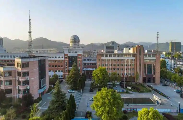 p>安徽省太湖中学创建于1906年,原名 a target="_blank" href="/item