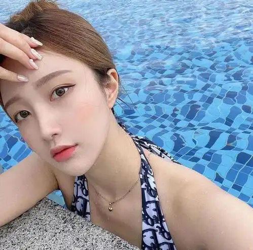 美女校花和美女比基尼——任你选