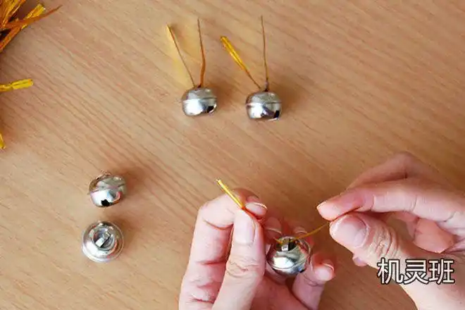 幼儿园自制能发声的乐器纸盘手工制作铃鼓玩具步骤图解