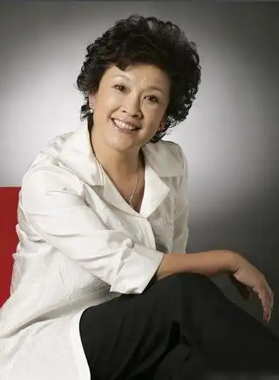 老戏骨宋春丽:终生未生育,却在61岁当奶奶的年龄当了母亲|演员|话剧