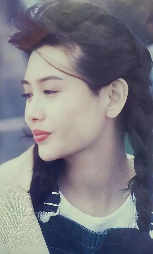 各位有没有邱淑贞的美照