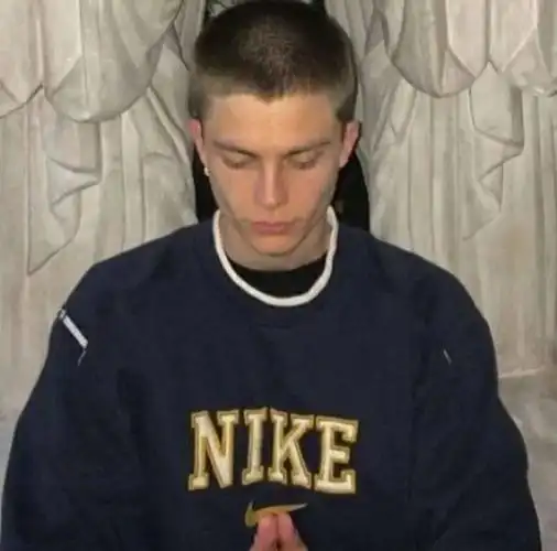 求求这个寸头帅哥