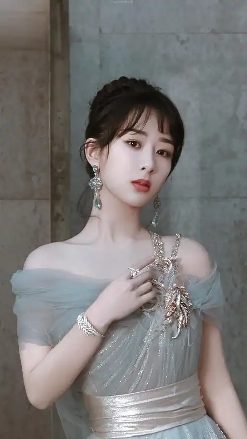 杨紫|微博之夜|水雾蓝羽毛纱裙